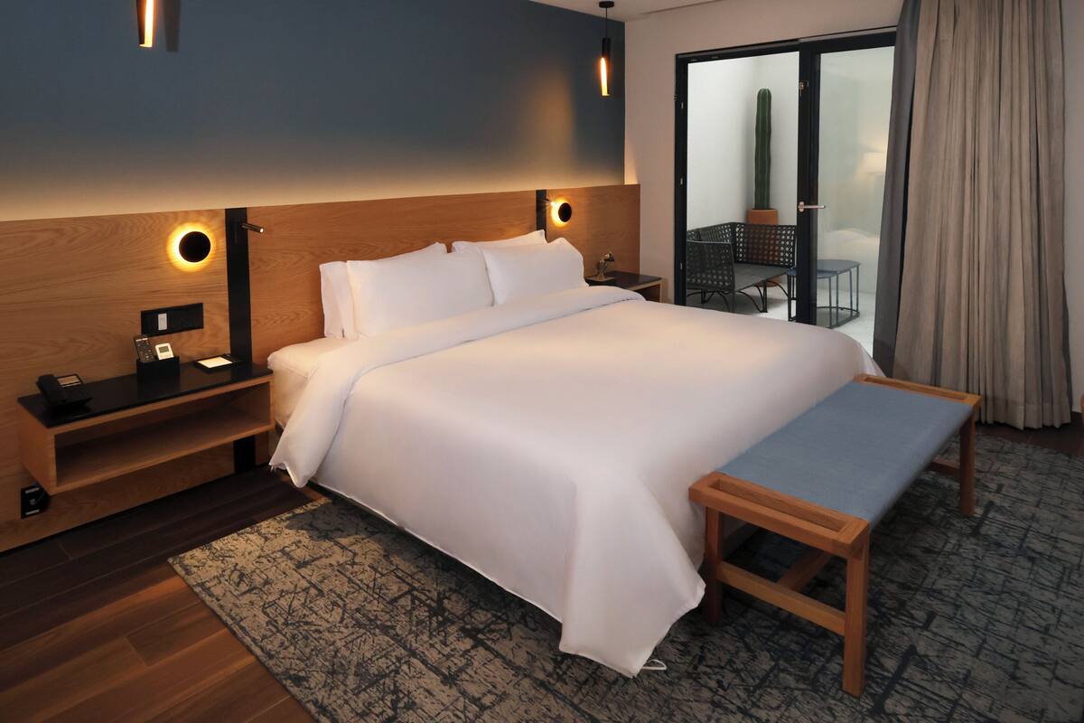 ห้องพรีเมียม | ตู้นิรภัยในห้องพัก, ผ้าม่านกันแสง, ห้องเก็บเสียง, เตารีด/โต๊ะรีดผ้า