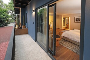 Standard Room, 1 King Bed, City View | In-room safe, blackout curtains, soundproofing, iron/ironing board - voco Ciudad De Mexico Reforma by IHG (Mexico City)