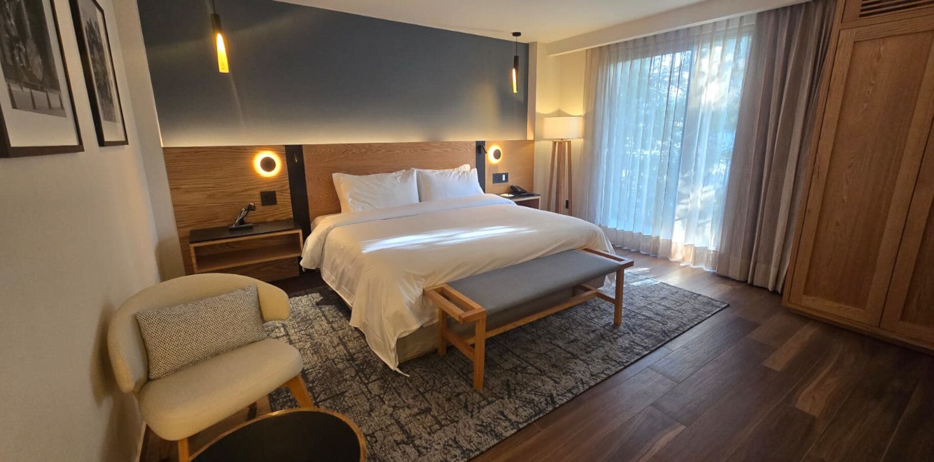 Chambre Standard, 1 très grand lit, vue sur la ville