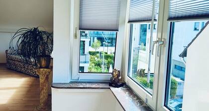 Dachgeschosswohnung mit Wintergarten perfekt für Pärchen oder eine Person