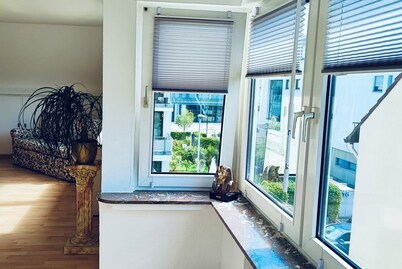 Top floor apartment with conservatory perfect for a couple or one person