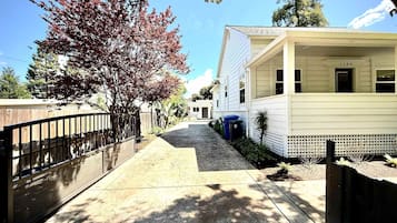 House | 4 bedrooms, Internet