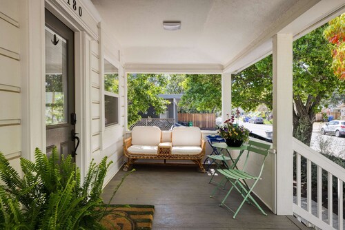 Stylish Central Napa Home With Serene Private Yard