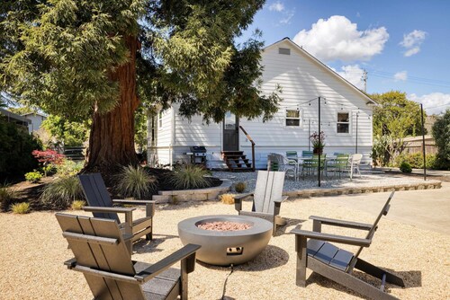 Stylish Central Napa Home With Serene Private Yard