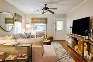 House | 4 bedrooms, desk, Internet