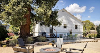 Stylish Central Napa Home With Serene Private Yard