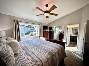 4 bedrooms, desk, Internet - Crestview Oceanside - Family-friendly Private Yard (Oceanside)