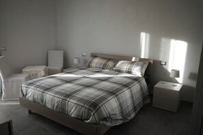 1 habitación, tabla de planchar con plancha, wifi y ropa de cama 