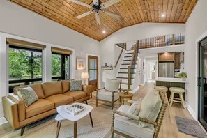 Living area - Tiny Home Getaway/Lake Access and Fire Pit (Tracy City)
