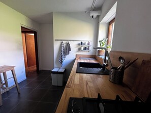 Microwave, stovetop, dishwasher - Private suite with sauna and garden (Etzling)