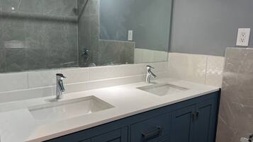 Handtücher, Seife, Toilettenpapier