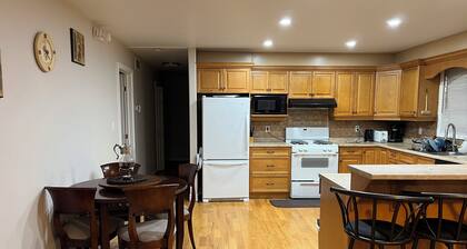 Spacious 4-Bedroom Retreat Near Presqu'ile Park
