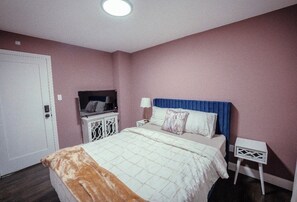 3 bedrooms, iron/ironing board, WiFi, bed sheets - 3-bedroom apartment in beautiful Brooklyn with AC (Brooklyn)