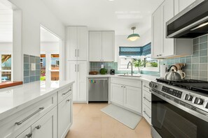 Fridge, stovetop