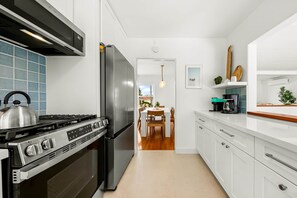 Fridge, stovetop