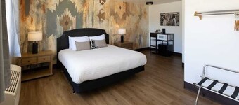 The Golden Spur Hotel - King Bed - Western Themed