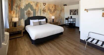 The Golden Spur Hotel - King Bed - Western Themed