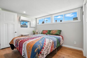 1 bedroom, bed sheets