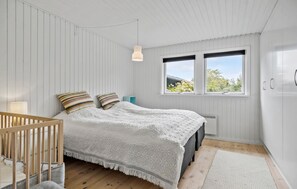 4 عدّة غرف نوم وسرير سفر وواي فاي مجانًا