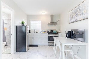 電子レンジ、オーブン、コンロ、食器洗い機