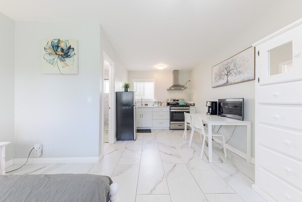 1 bedroom, iron/ironing board, Internet