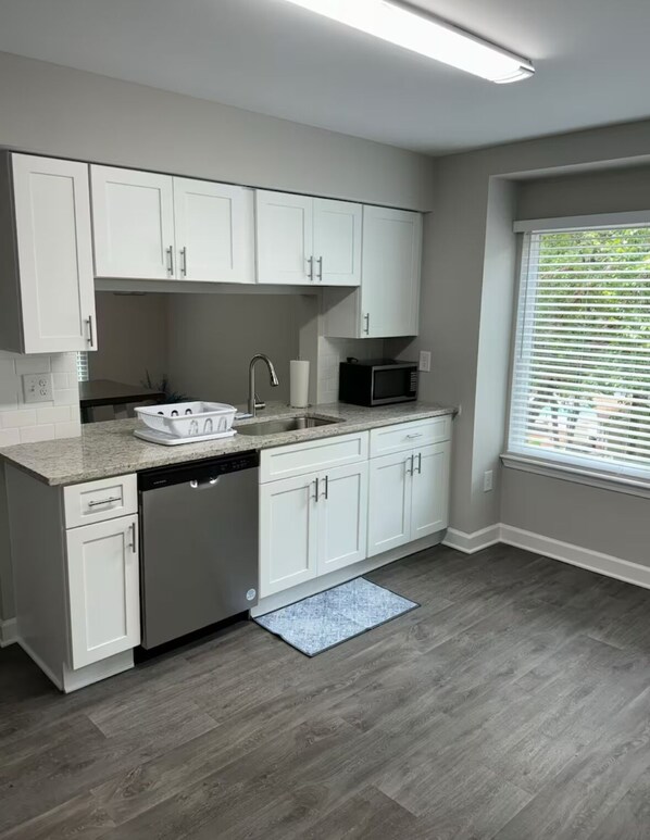 Private kitchen - Sanitized 1BR Condo Peaceful Stay WiFi Near I-85 Dining 15min to Downtown ATL (Norcross)