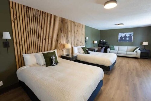 Family Room Sleeps 5_Western Themed_Bryce Canyon