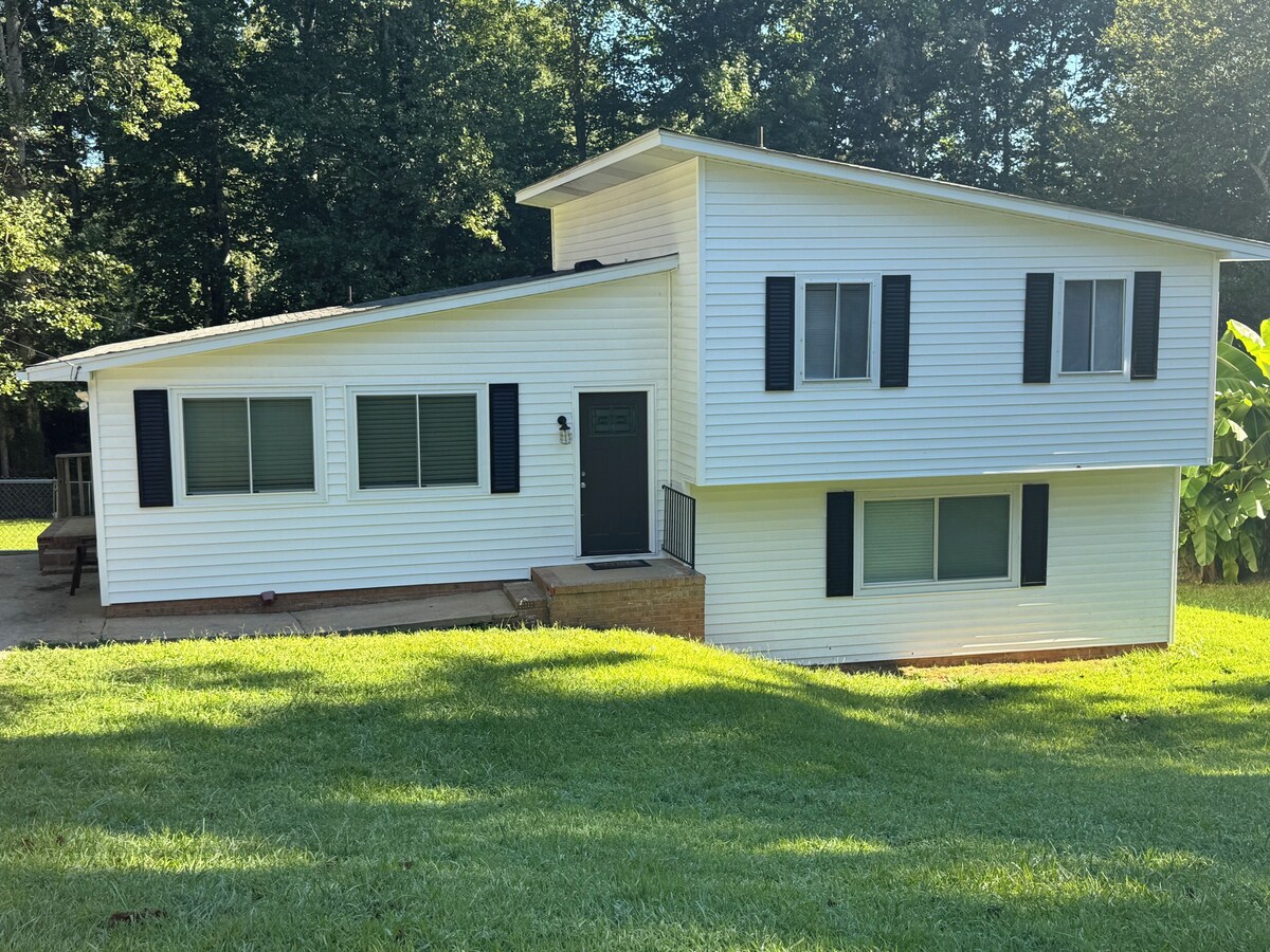 Photo 8 of 4-bedroom house in lovely Travelers Rest minutes from the Swamp Rabbit Trail.