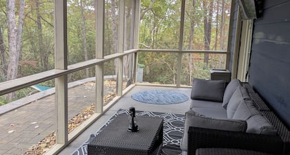 Modern, 3/2 bed with fireplace, screened porch, & outdoor seating area.