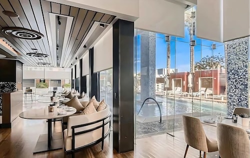 StripSuite Palms Place One Bedroom Hotel/Resort & Casino