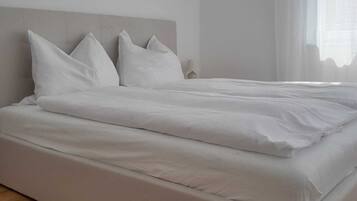 3 habitaciones, tabla de planchar con plancha, wifi y ropa de cama