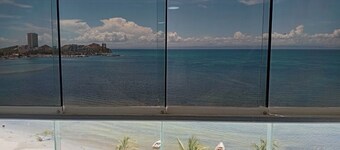 Margarita Island · Luxury 2BR Oceanview Apt w/ Pool, Beach, Generator & Gym