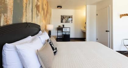 The Golden Spur Hotel - Double Bed - Western Theme