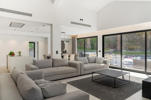 Garden Villa – Luxury Retreat with Pool & Views