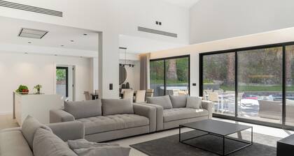 Garden Villa – Luxury Retreat with Pool & Views