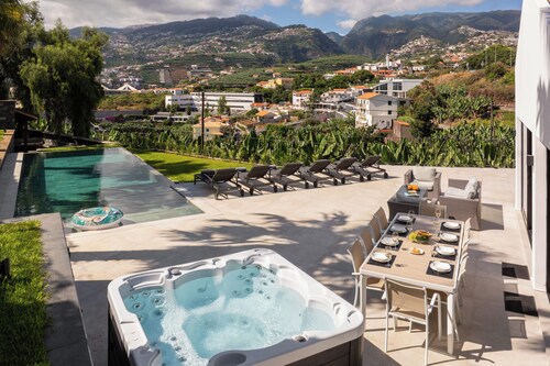 Villa de jardin - Retraite de luxe avec piscine et vues