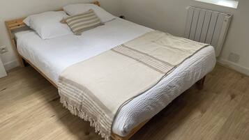 3 bedrooms, bed sheets