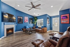 Smart TV, fireplace, table tennis