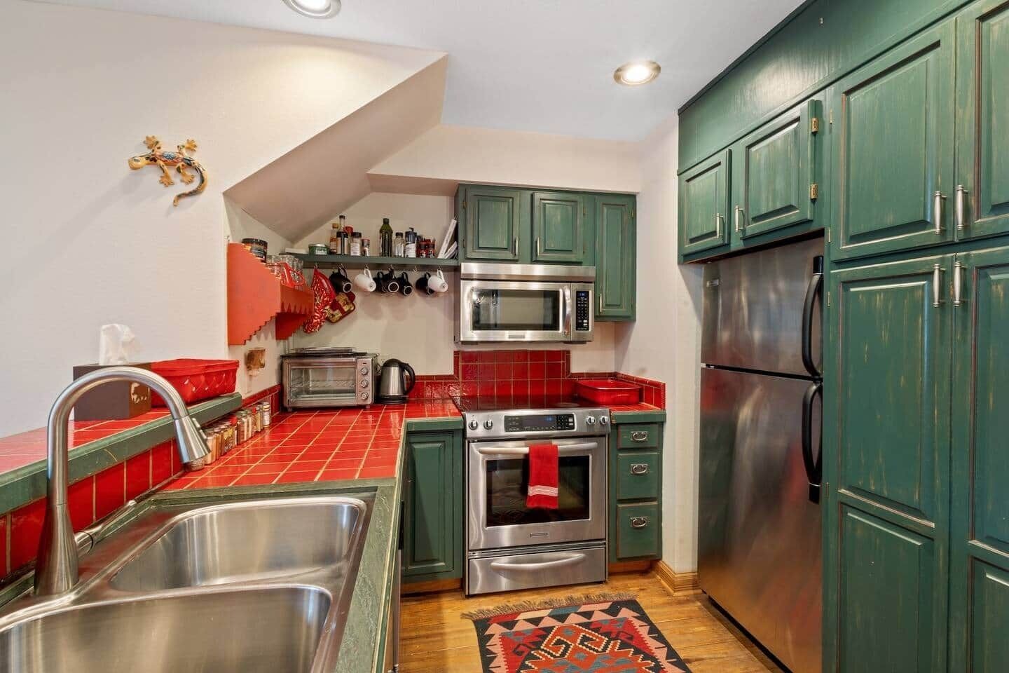 Refrigerador, microondas, horno y parrilla de estufa 