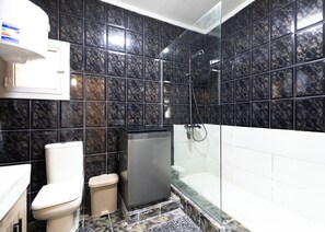 Hair dryer, towels, toilet paper - 2BRs CityStar Mall Apartment (Al Golf, Nasr City)