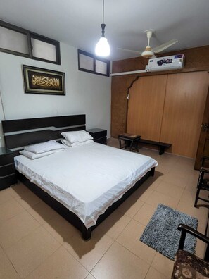 3 bedrooms, iron/ironing board, free WiFi, bed sheets