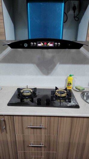 Micro-ondes, four, plaque de cuisson