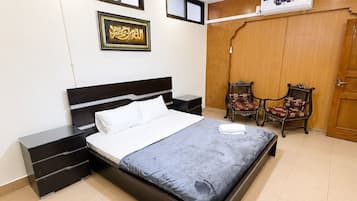 3 bedrooms, iron/ironing board, free WiFi, bed sheets