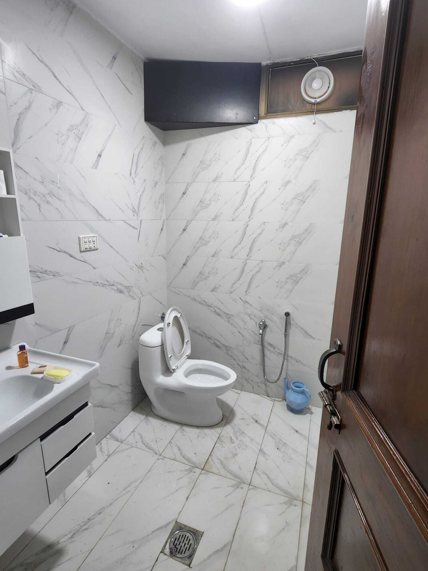 Toallas, jabón, papel de baño 