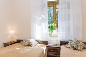 2 bedrooms, in-room safe, iron/ironing board, free WiFi