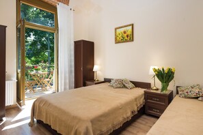 2 bedrooms, in-room safe, iron/ironing board, free WiFi