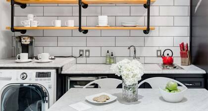 Socozyluxe Studio in Uptown / Oak Lawn - Check-in to Cozy & Checkout in Style!