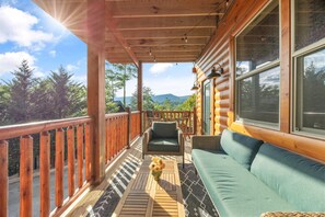 Property grounds - 🎮 Arcade & Theater + 🏊‍♀️ Pool & Hot Tub, 🛏 Sleeps 14, 🎢 Near Dollywood (Pigeon Forge)
