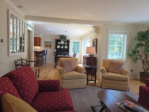 Smart TV, fireplace, DVD player, books - Cozy 3 Bedroom Condo in the Heart of Manchester VT (Manchester)