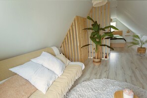 2 bedrooms, in-room safe, iron/ironing board, free WiFi